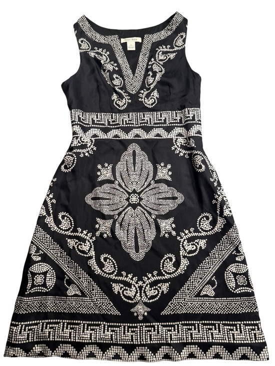 White House Black Market Dresses & Skirts - White House Black Market Size 2 100% Silk Sleeveless Midi Dress Embellished